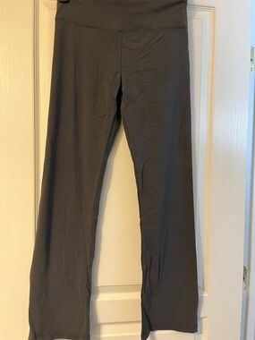 Women’s Boot Cut Yoga Pants - Charcoal Gray